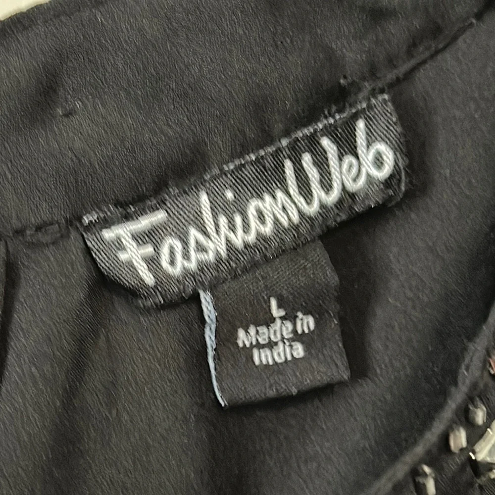 Black Asymmetrical Blouse with Cap Sleeves and Bib Collar - Picture 3 of 9